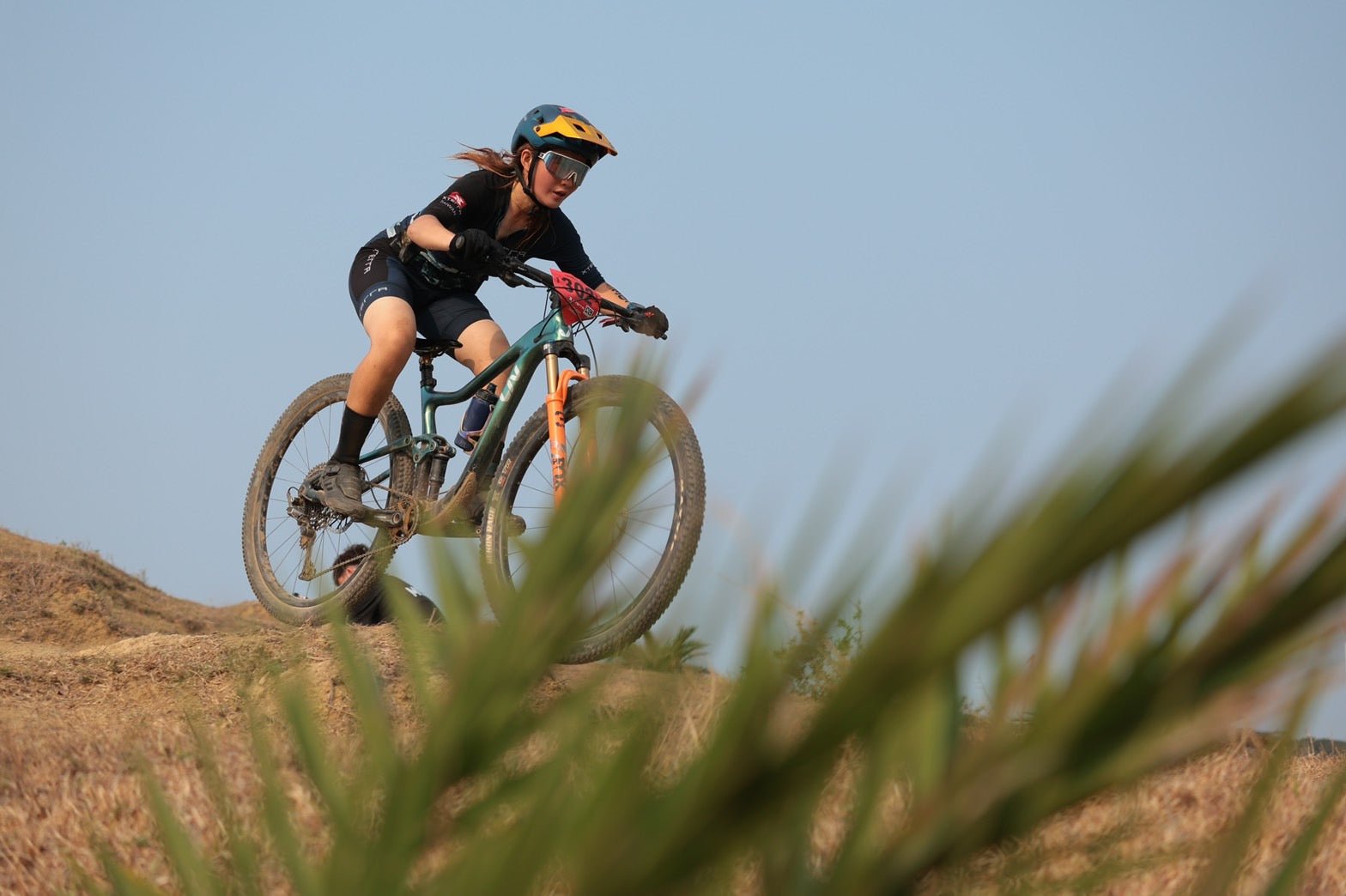 90%的人都不知道眼睛也需要防曬隔離? - VIGHT