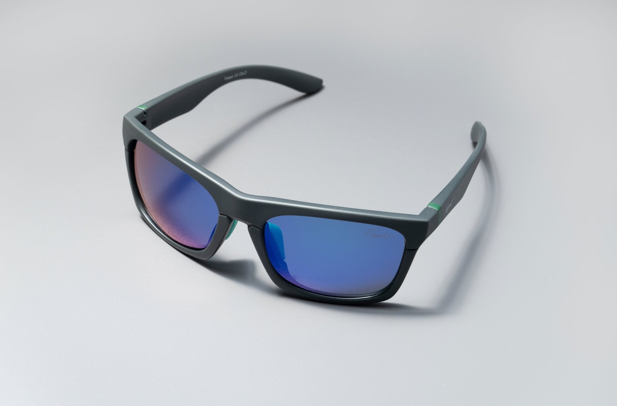 我的太陽眼鏡脫膜了怎麼辦?鍍膜到底是什麼、有什麼功用?平時該怎麼保養呢? - VIGHT